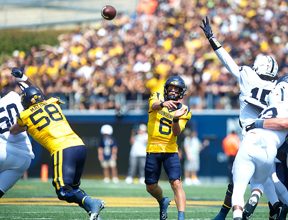 Green throwing pass
